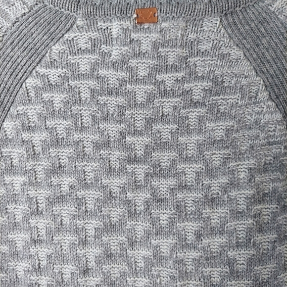 woman's dress - Picture 2 of 3